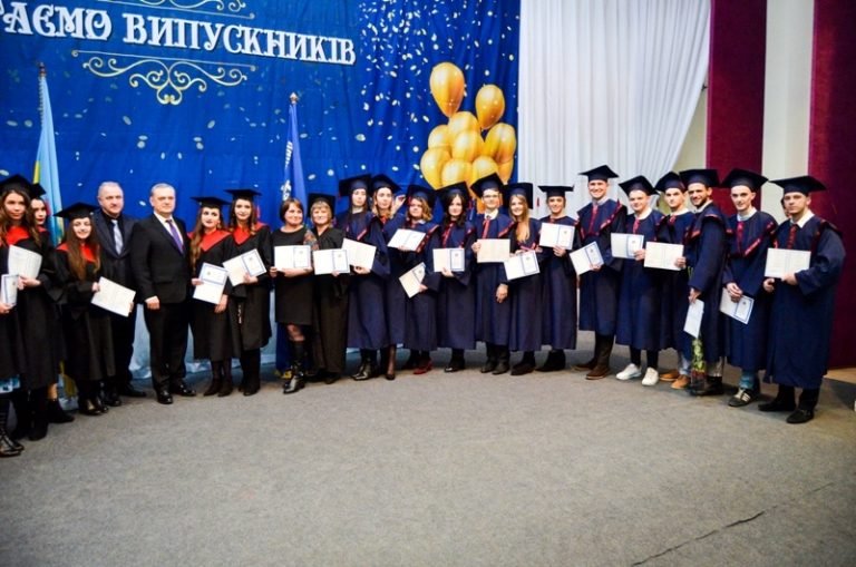 Церемонія посвяти в магістри та вручення дипломів
