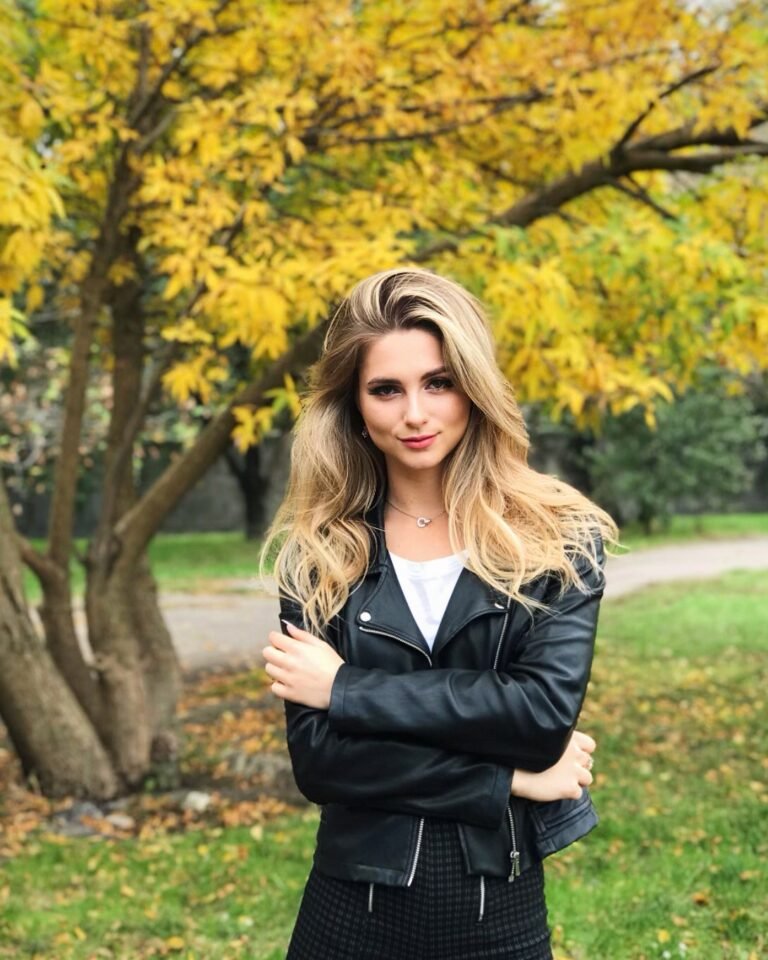 МОЛОДА, УСПІШНА, КРАСИВА…