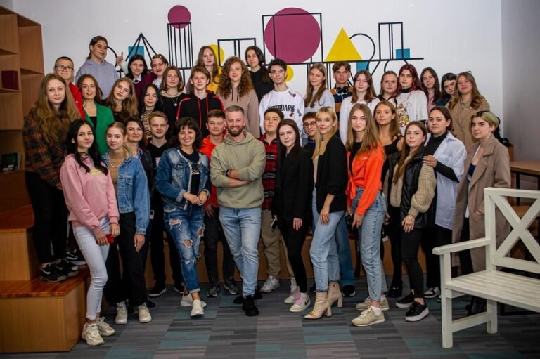 Ряд зустрічей у ЧНУ провели для першокурсників-медійників