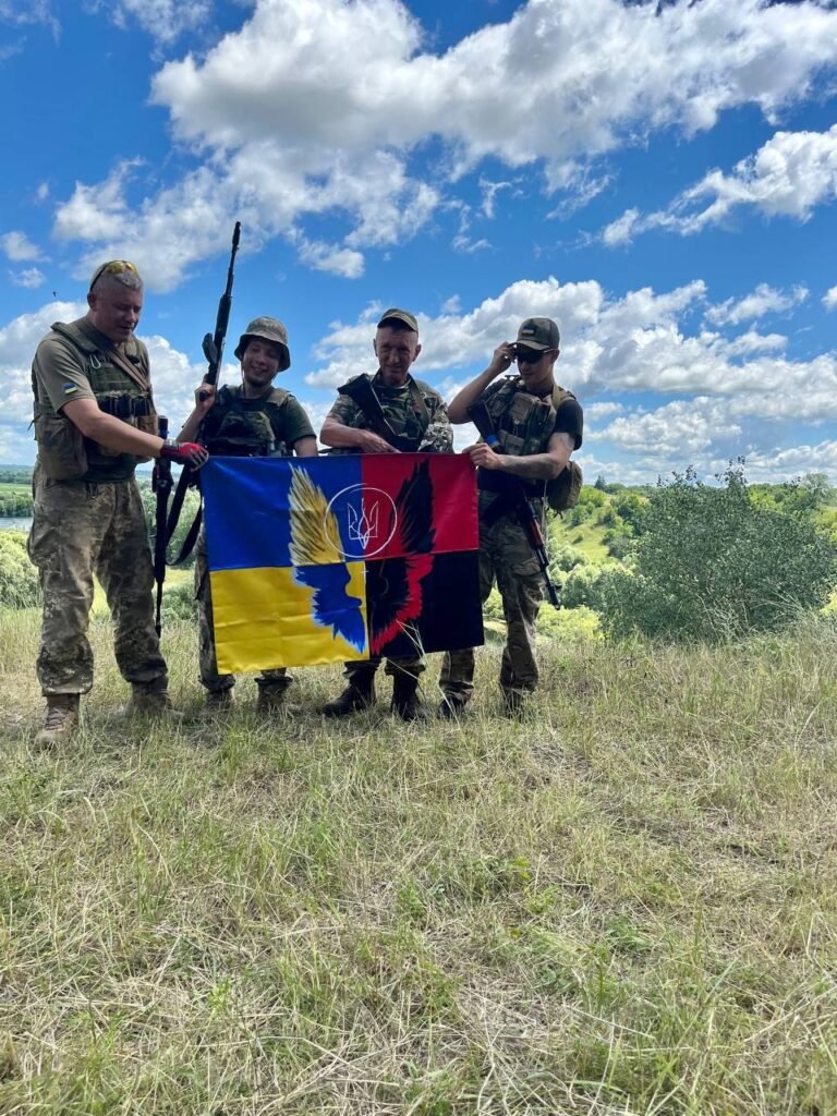 «Захищаю країну з найкращими, дякую долі за них»,- Данило Сидоренко.