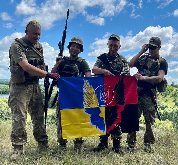 «Захищаю країну з найкращими, дякую долі за них»,- Данило Сидоренко.